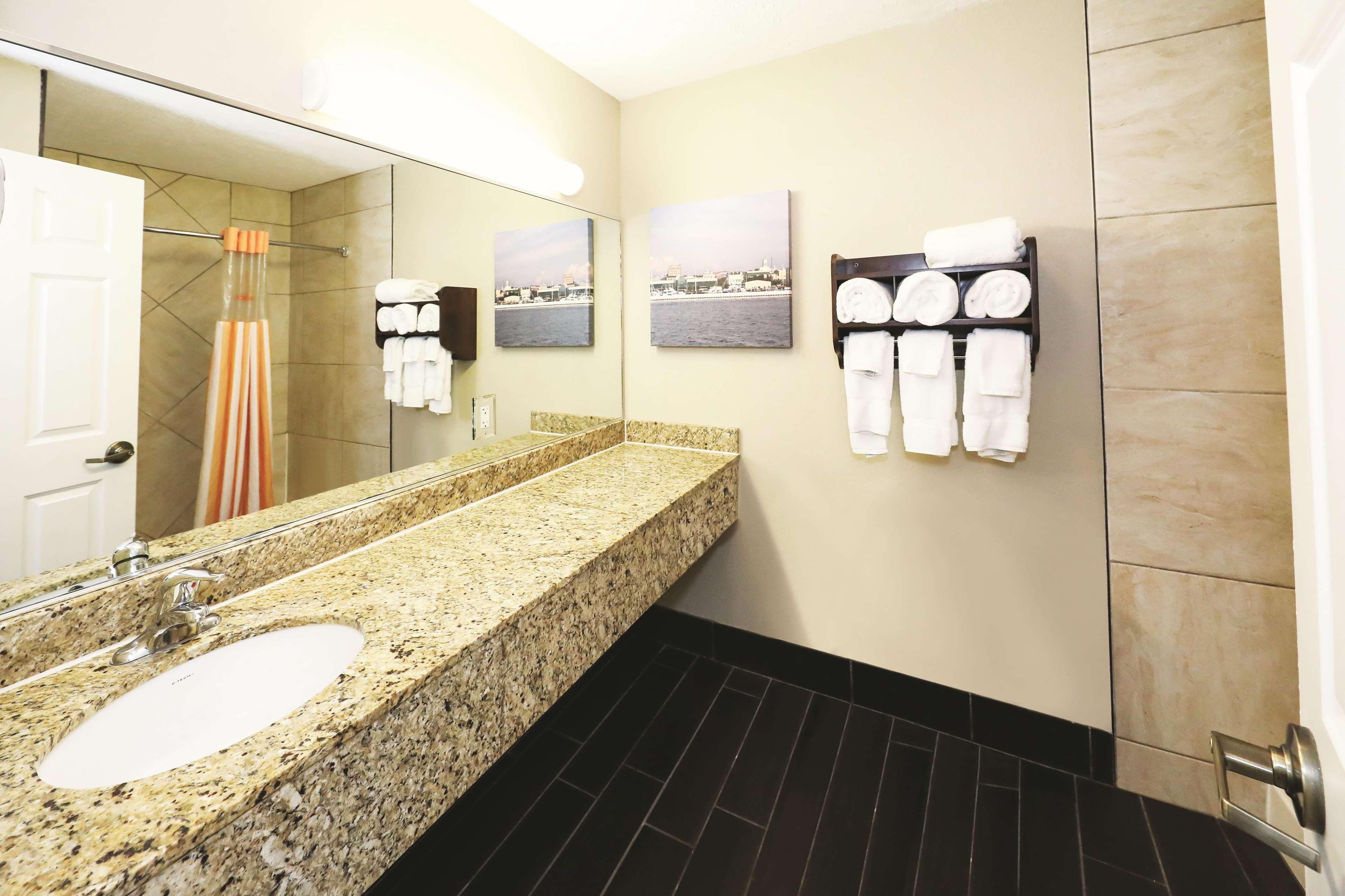 La Quinta Inn By Wyndham Sandusky Near Cedar Point Εξωτερικό φωτογραφία