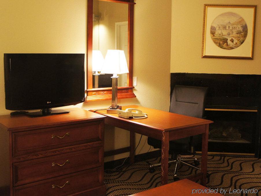 La Quinta Inn By Wyndham Sandusky Near Cedar Point Εξωτερικό φωτογραφία