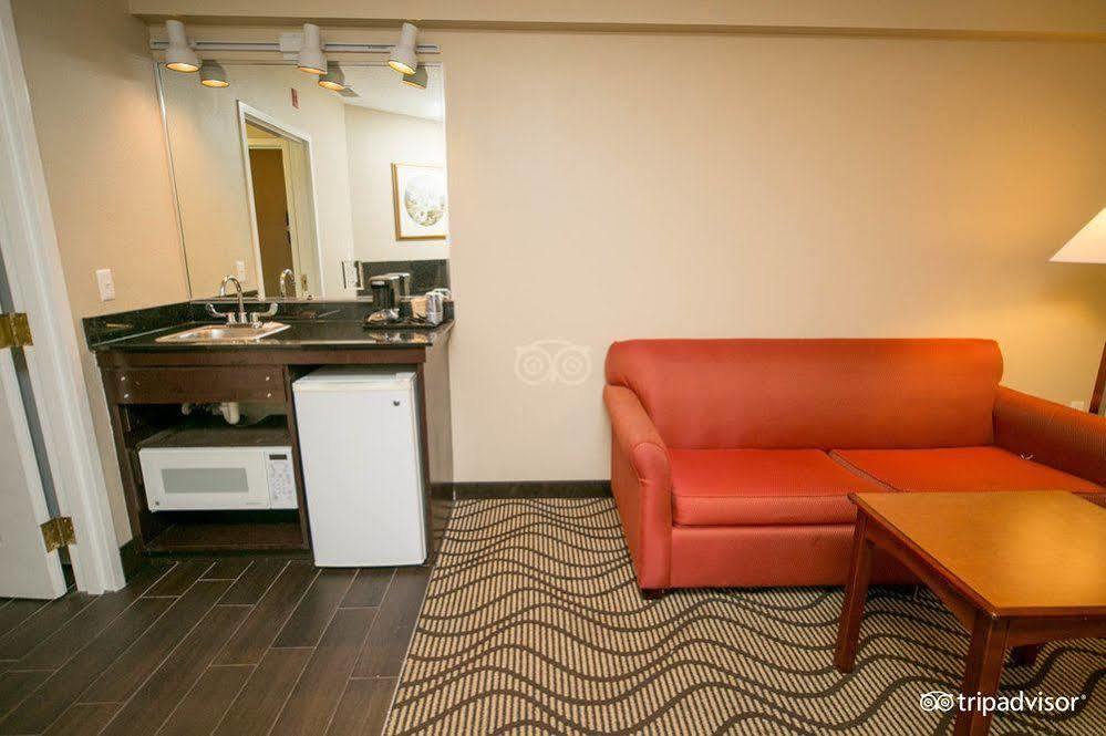 La Quinta Inn By Wyndham Sandusky Near Cedar Point Εξωτερικό φωτογραφία
